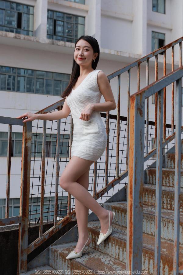 IESS异思趣向 - 模特: 小婕 《针织包臀裙》